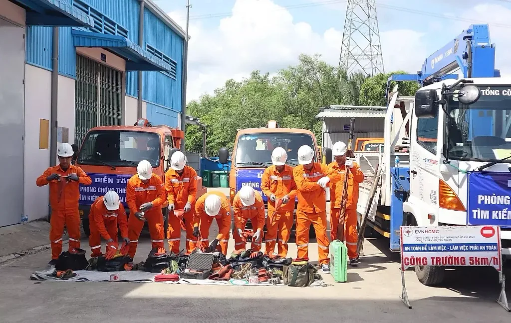 EVNHCMC diễn tập ứng phó thiên tai, bảo đảm cấp điện an toàn liên tục