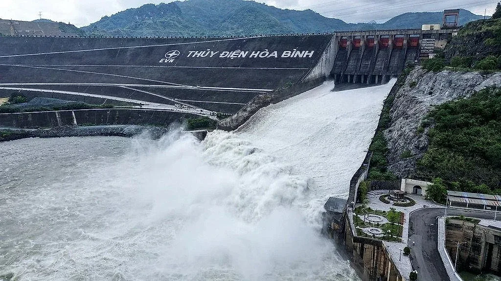 Mở một cửa xả đáy hồ thủy điện Hòa Bình từ 11h ngày 11/7