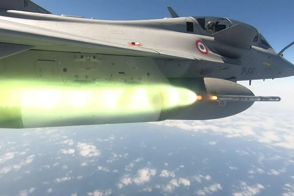 Pháp tăng sức mạnh săn UAV cho tiêm kích Rafale