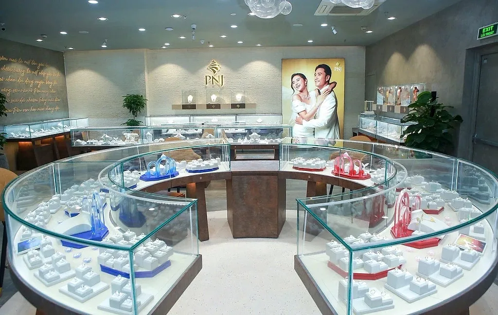 Cổ phiếu PNJ lại bị bán tháo, xuống mức thấp nhất 15 tháng