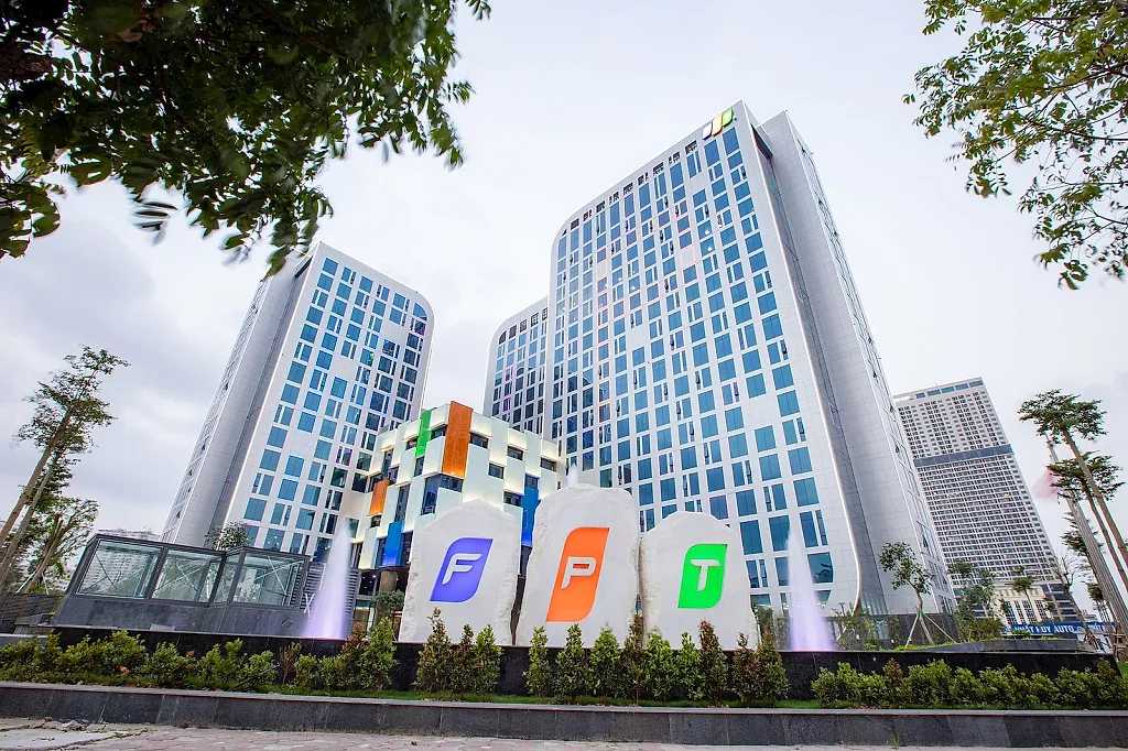 FPT báo lãi tăng hơn 18% sau 6 tháng đầu năm
