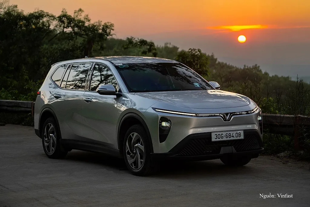 VinFast Limo Green hút khách từ xe công nghệ đến xe tự lái