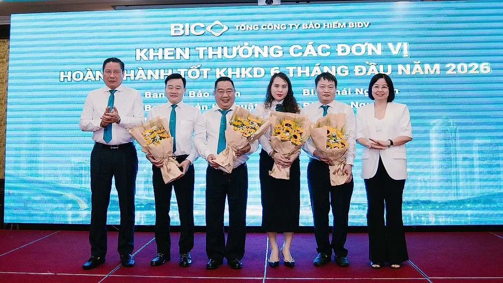 khen-thuong-cac-don-vi-hoan-thanh-tot-ke-hoach-kinh-doanh-6-thang-dau-nam-2026-copy.jpg