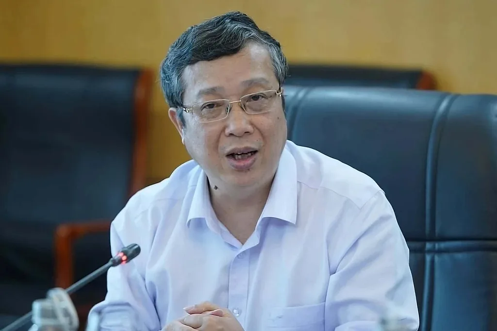 Bắt tạm giam Thứ trưởng Bộ Nông nghiệp và Môi trường Hoàng Trung