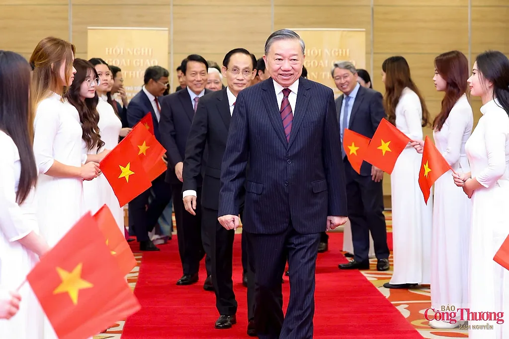 Chùm ảnh: Tổng Bí thư, Chủ tịch nước Tô Lâm dự Hội nghị Ngoại giao lần thứ 33