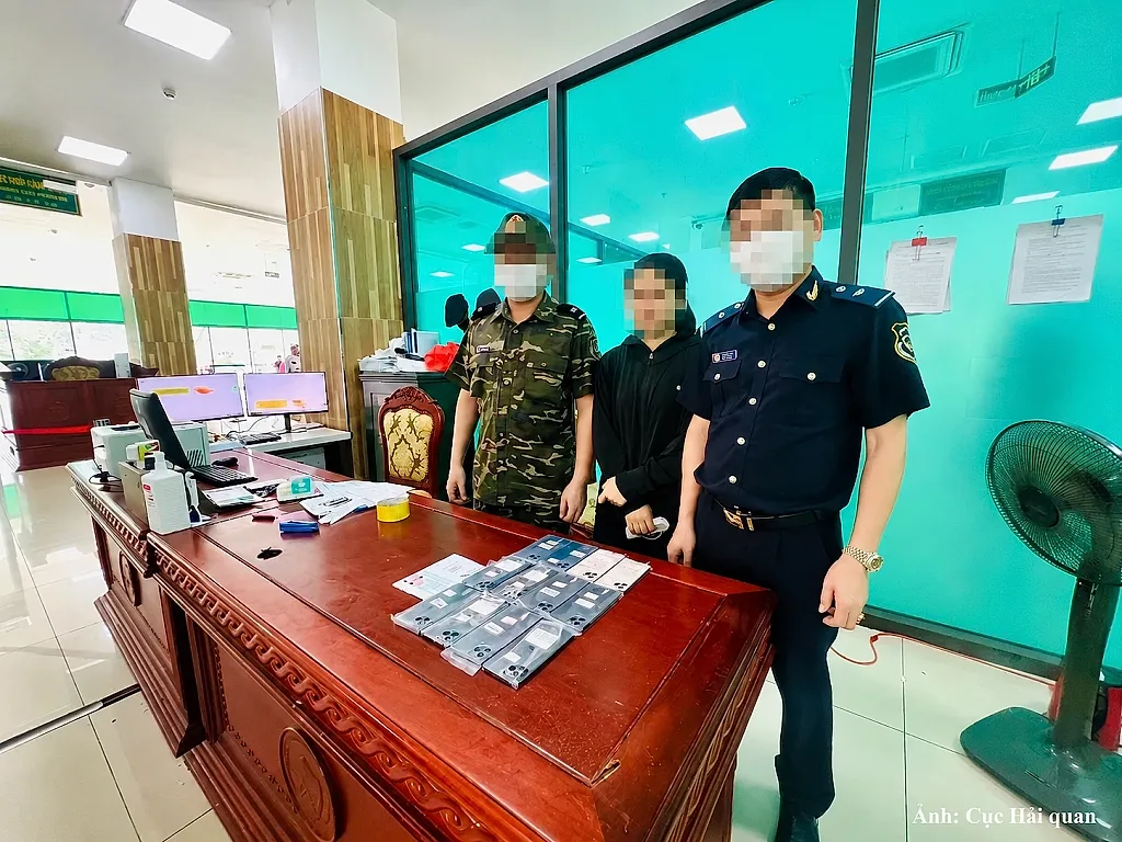 Lào Cai: Tạm giữ 686 kg thực phẩm và 30 thiết bị điện không hợp pháp
