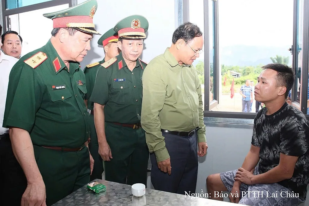 Lai Châu: Bàn giao 24 căn nhà tái định cư cho người dân Mường Than