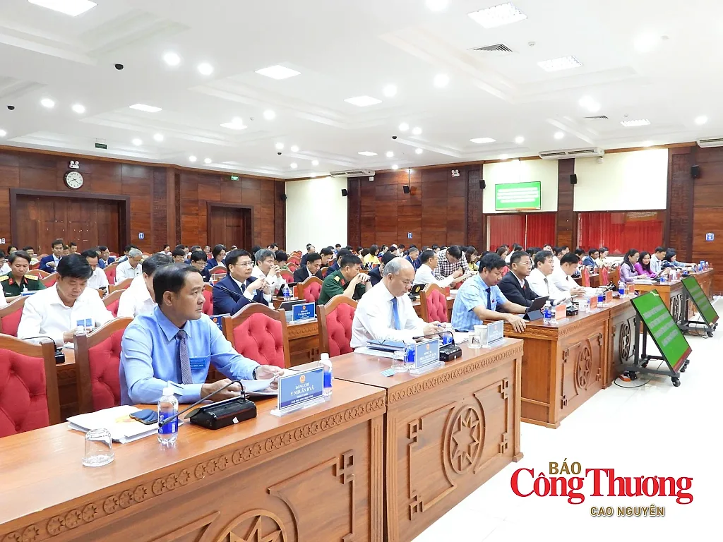 Đắk Lắk thông qua 11 nghị quyết, đặt nền móng tăng trưởng hai con số
