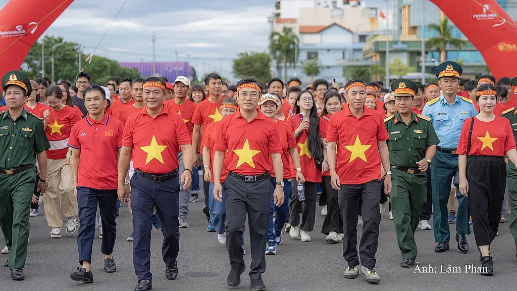 Đà Nẵng: 22.000 người dân hưởng ứng đi bộ 'Cùng Việt Nam tiến bước'