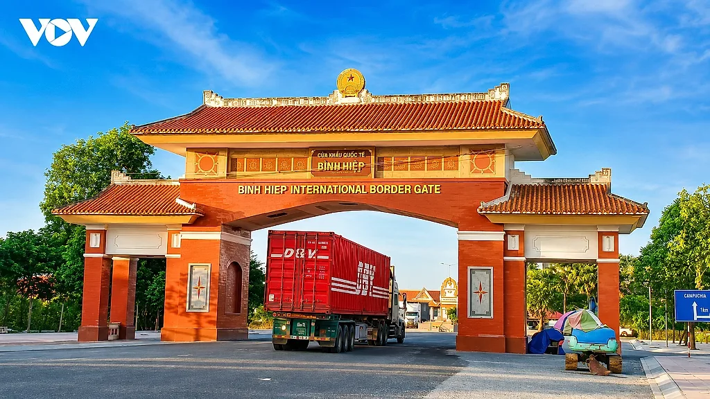 Tây Ninh mở cửa khẩu, dẫn hàng Việt vươn ra biển lớn