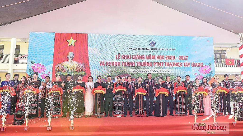 Học sinh Đà Nẵng nô nức đến trường khai giảng năm học mới