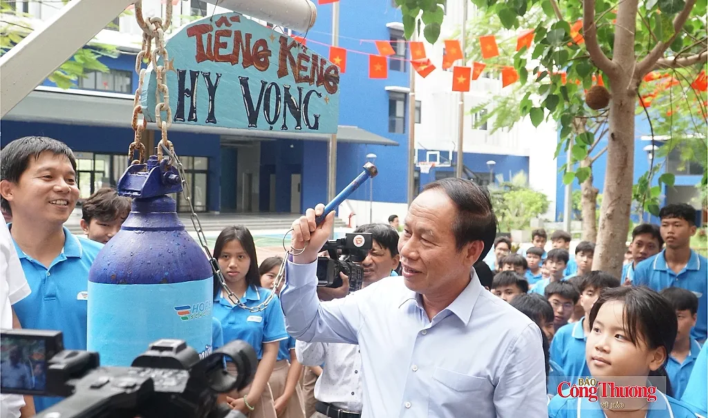 Phó Thủ tướng Lê Tiến Châu dự khai giảng trường Hy Vọng