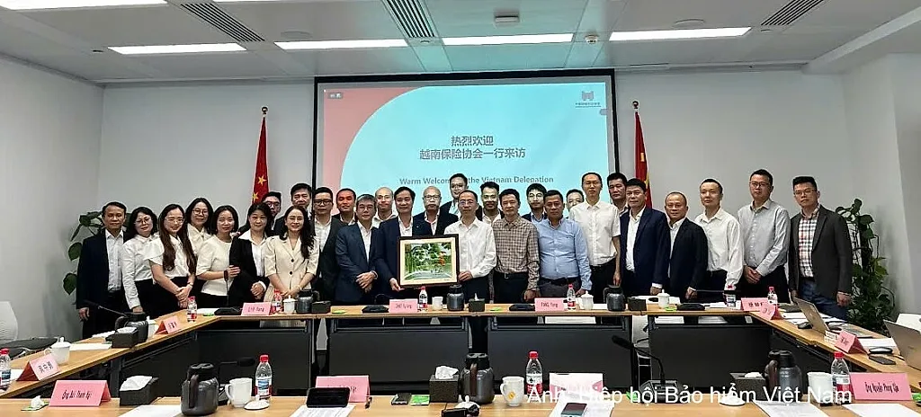 Đoàn công tác Quỹ Bảo hiểm xe cơ giới thăm và làm việc tại Trung Quốc