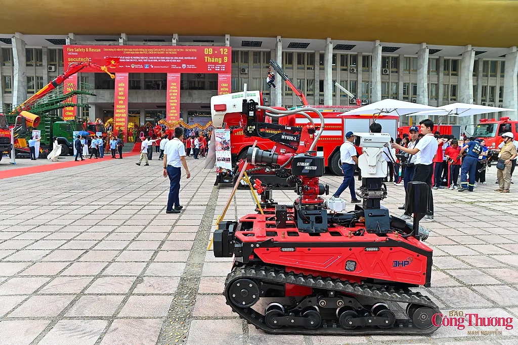 Ấn tượng Robot chữa cháy tích hợp AI trình diễn công nghệ