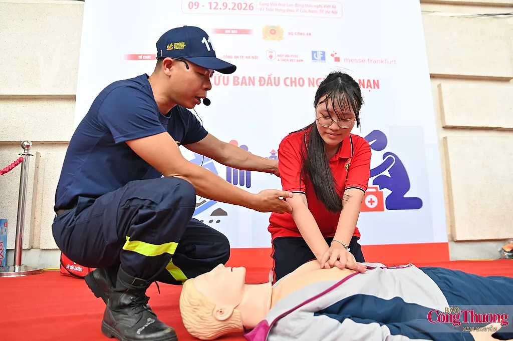 Khi học sinh “làm lính cứu hỏa” tại Triển lãm PCCC và CNCH 2026