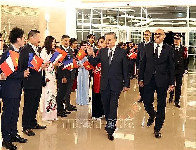 Tổng Bí thư, Chủ tịch nước Tô Lâm bắt đầu thăm chính thức Cộng hòa Pháp và dự Hội nghị Thượng đỉnh Không gian vũ trụ tại Paris