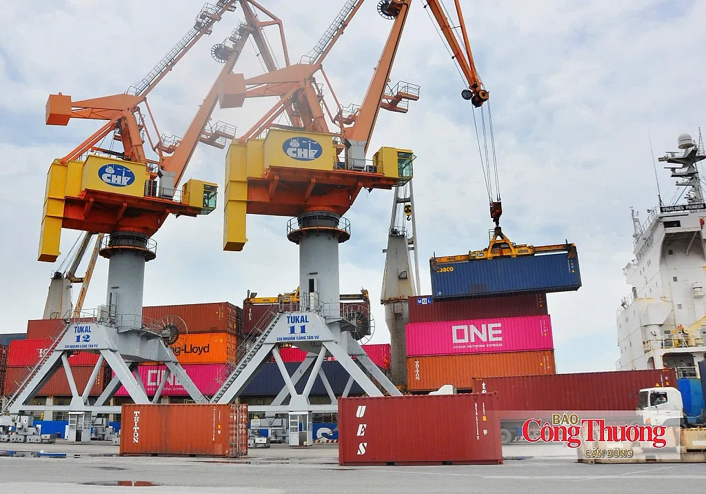 Xuất khẩu 8 tháng tăng mạnh, mở rộng dư địa tăng trưởng cuối năm