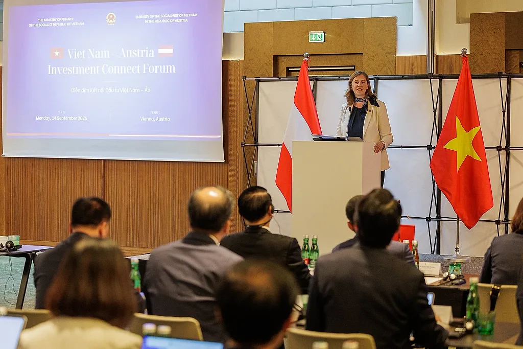 ba-barbara-eibinger-miedl-thu-truong-thuong-truc-bo-tai-chinh-cong-hoa-ao.jpg