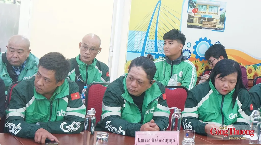 Tài xế công nghệ chưa được 'định danh' và khoảng trống an sinh
