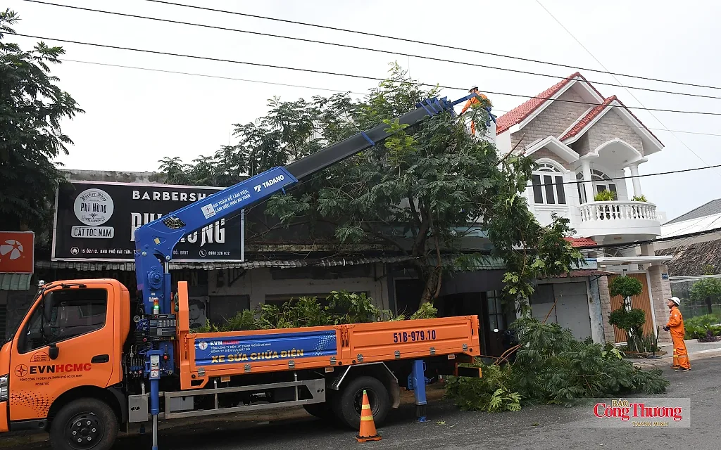 TP. Hồ Chí Minh chủ động giải pháp bảo đảm an toàn điện mùa mưa bão