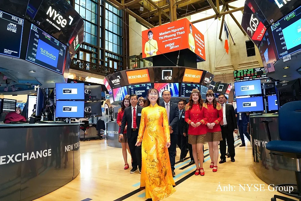 Tỷ phú Phương Thảo dự lễ rung chuông NYSE vào ngày Việt Nam được nâng hạng thị trường