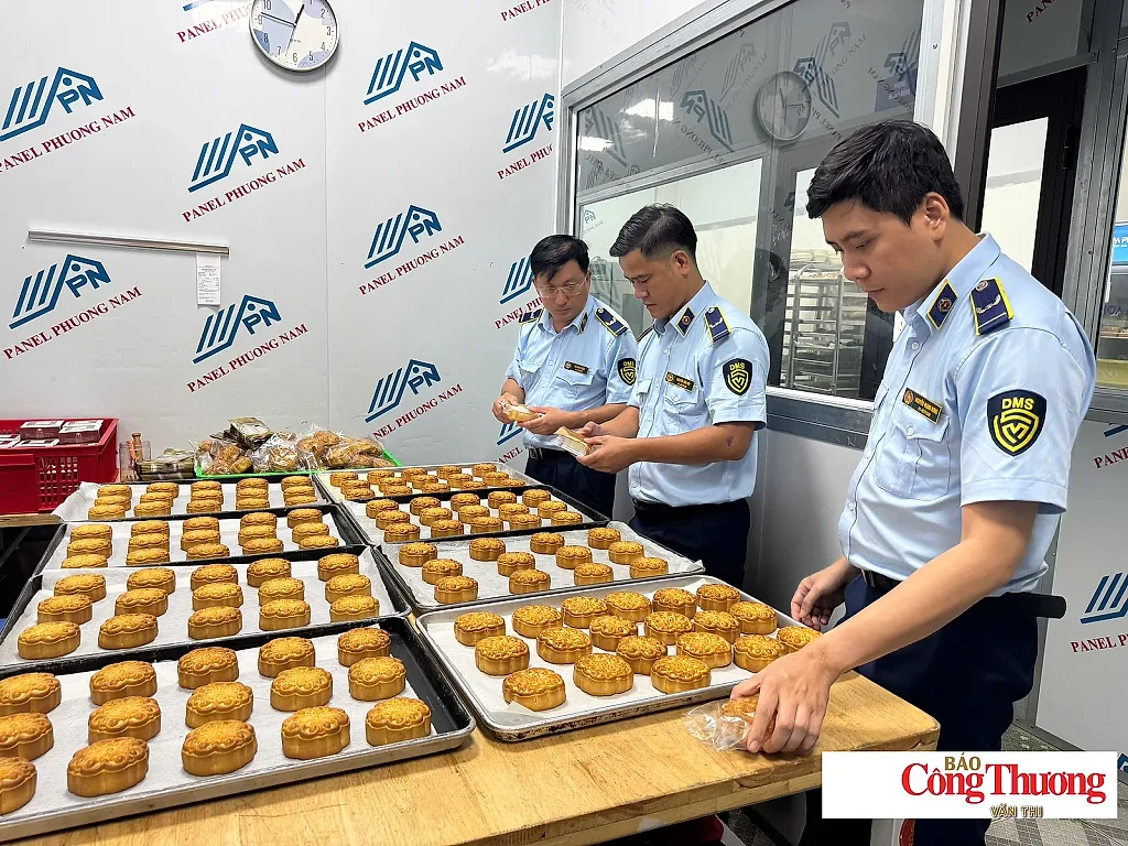 Phát hiện cơ sở dùng nguyên liệu không rõ nguồn gốc làm bánh Trung thu