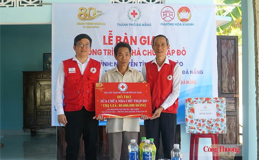 Đà Nẵng: Tặng nhà cho hộ nghèo trước mùa mưa bão
