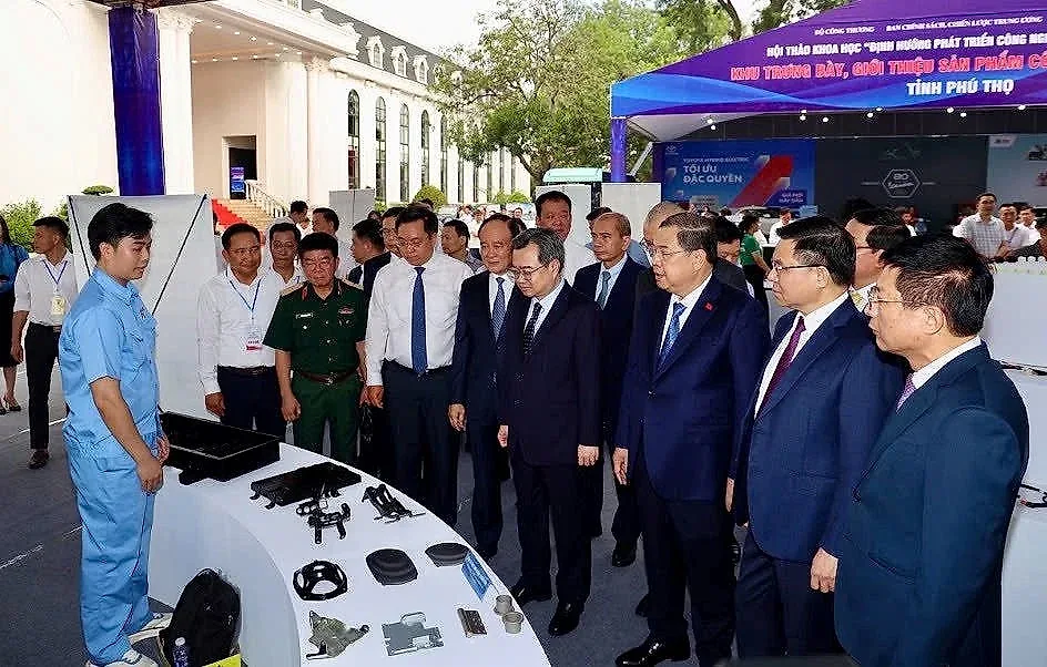 Công nghiệp hỗ trợ: Từ nội địa hóa sản phẩm đến nội địa hóa giá trị