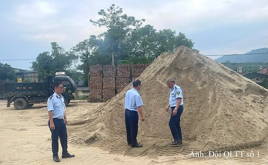Lào Cai: Bán cát trôi nổi, một cơ sở kinh doanh bị phạt hành chính