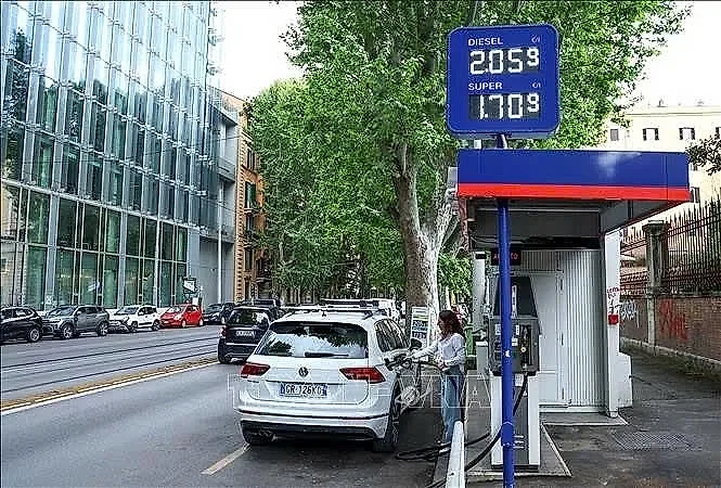 EU cân nhắc xả kho dự trữ dầu diesel để hạ nhiệt giá nhiên liệu