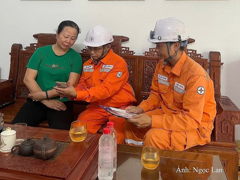Quảng Ninh: Hơn 100.000 khách hàng tiếp cận dịch vụ điện số — Tập đoàn Điện lực Việt Nam