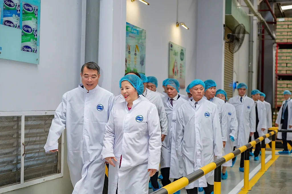 Thủ tướng Chính phủ Lê Minh Hưng thăm Nhà máy Angkormilk của Vinamilk tại Campuchia