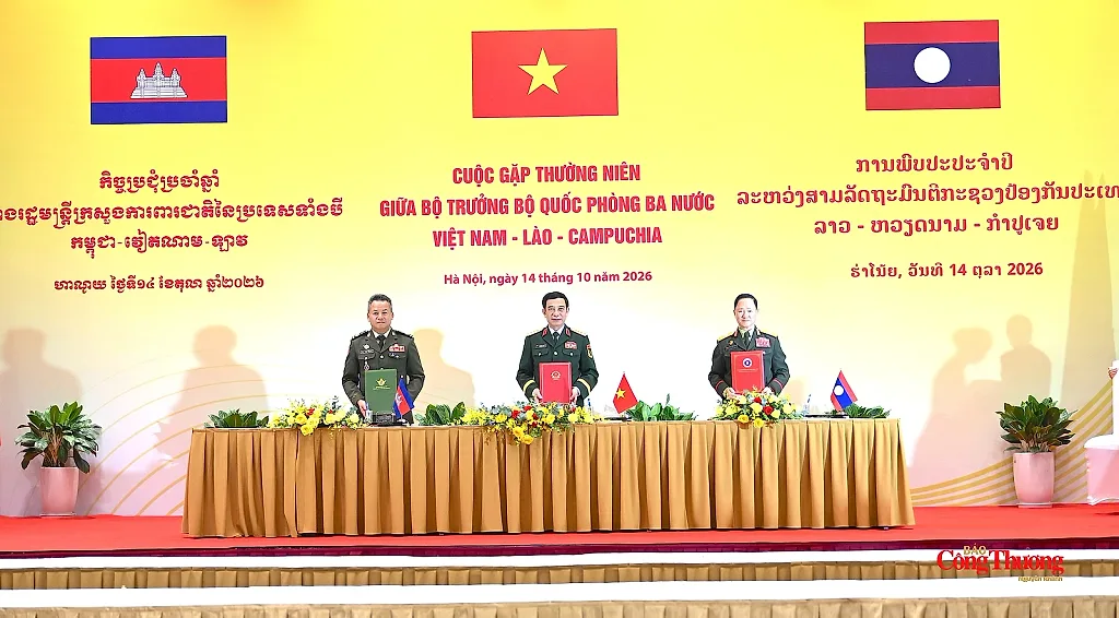 Ba Bộ trưởng Quốc phòng Việt Nam - Lào - Campuchia gặp thường niên