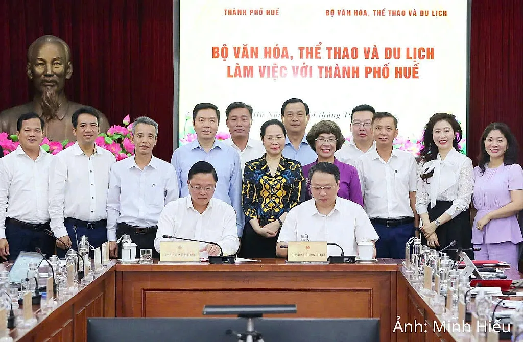 Huế và Bộ Văn hóa ký kết hợp tác phát huy di sản, phát triển công nghiệp văn hóa