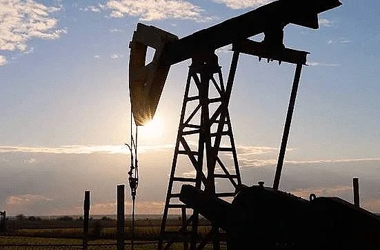 Giá dầu Brent chạm ngưỡng 114 USD/thùng giữa căng thẳng leo thang tại Trung Đông
