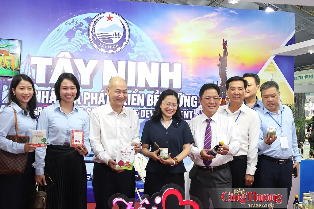 Khai mạc Hội chợ triển lãm sản phẩm công nghiệp nông thôn tiêu biểu Khu vực phía Nam 2026