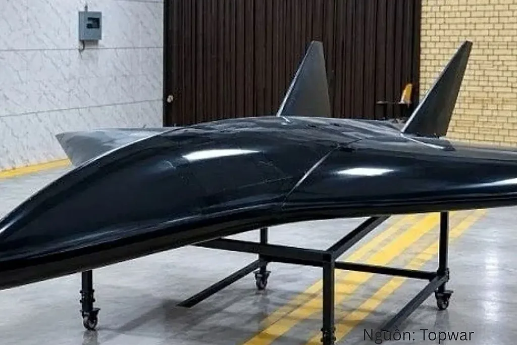 Tin công nghiệp quốc phòng 25/10: Iran giới thiệu UAV tích hợp AI
