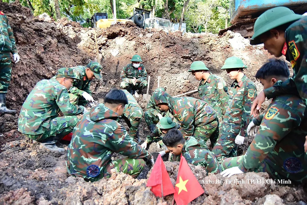 Phát hiện thêm 10 hài cốt liệt sĩ tại Công viên Lê Thị Riêng