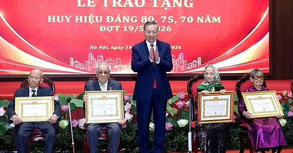 Tổng Bí thư, Chủ tịch nước Tô Lâm dự Lễ trao tặng Huy hiệu Đảng tại Hà Nội