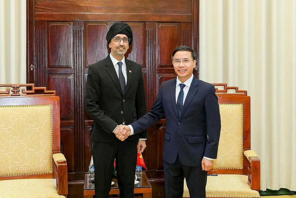 21.5-2-thong-doc-pham-duc-an-tiep-dai-su-dac-menh-toan-quyen-cong-hoa-singapore-tai-viet-nam.jpg