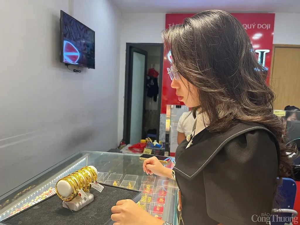 Giá vàng hôm nay (23/5): Đồng loạt giảm