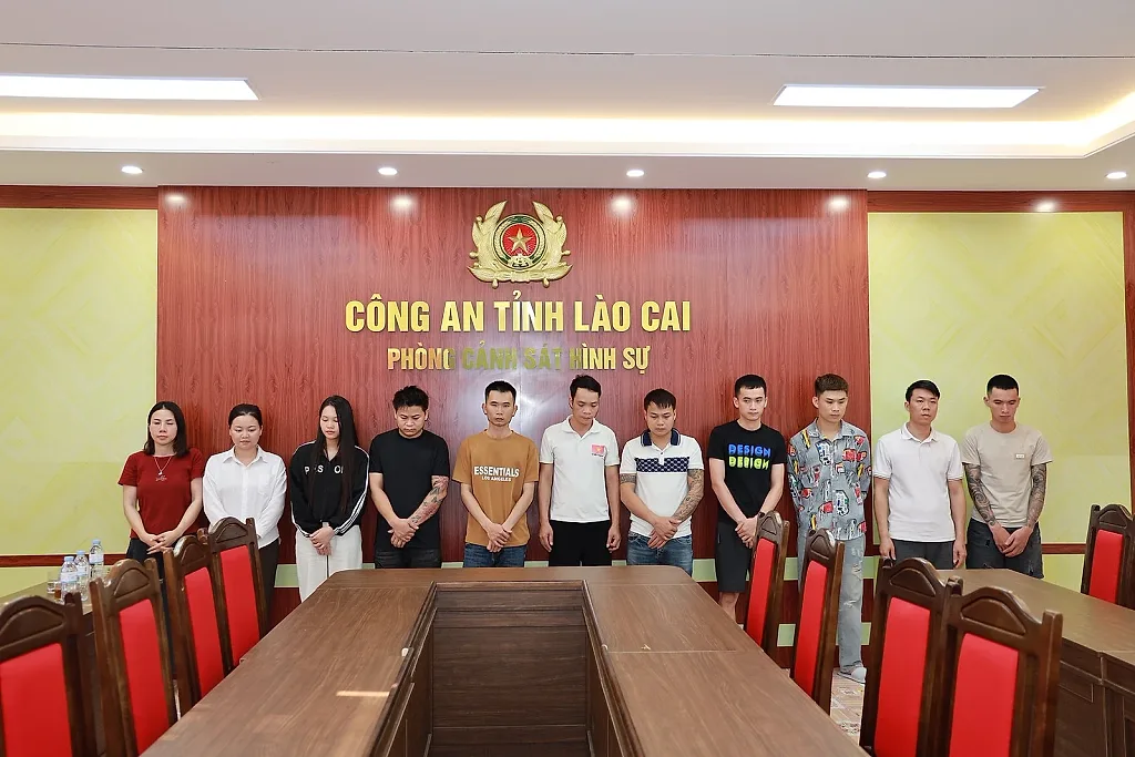 Triệt phá đường dây livestream 'đổ thạch' lừa đảo số tiền lớn