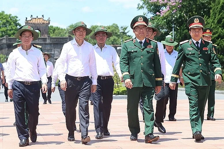 Thủ tướng Lê Minh Hưng tưởng niệm các anh hùng liệt sĩ tại các 'địa chỉ đỏ' ở Quảng Trị- Ảnh 7.
