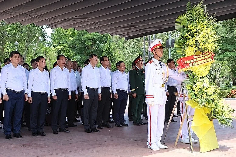 Thủ tướng Lê Minh Hưng tưởng niệm các anh hùng liệt sĩ tại các 'địa chỉ đỏ' ở Quảng Trị- Ảnh 8.