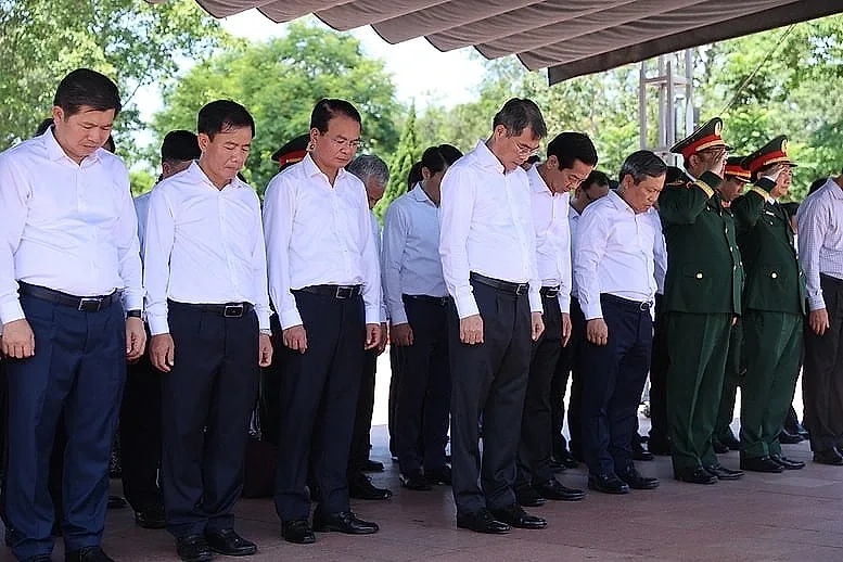 Thủ tướng Lê Minh Hưng tưởng niệm các anh hùng liệt sĩ tại các 'địa chỉ đỏ' ở Quảng Trị- Ảnh 9.