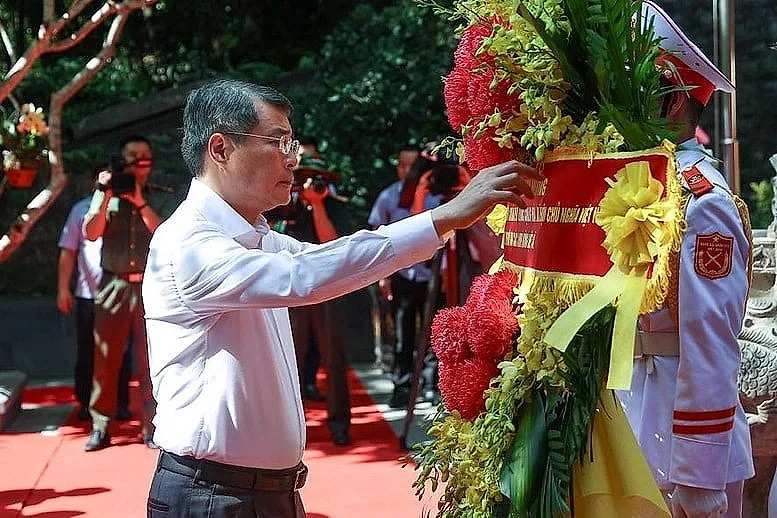 Thủ tướng Lê Minh Hưng tưởng niệm các anh hùng liệt sĩ tại các 'địa chỉ đỏ' ở Quảng Trị- Ảnh 11.