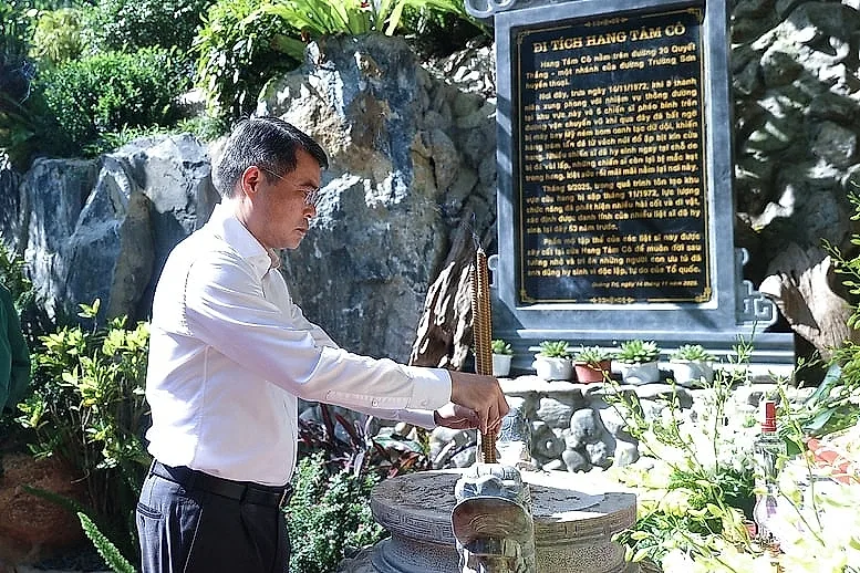 Thủ tướng Lê Minh Hưng tưởng niệm các anh hùng liệt sĩ tại các 'địa chỉ đỏ' ở Quảng Trị- Ảnh 13.