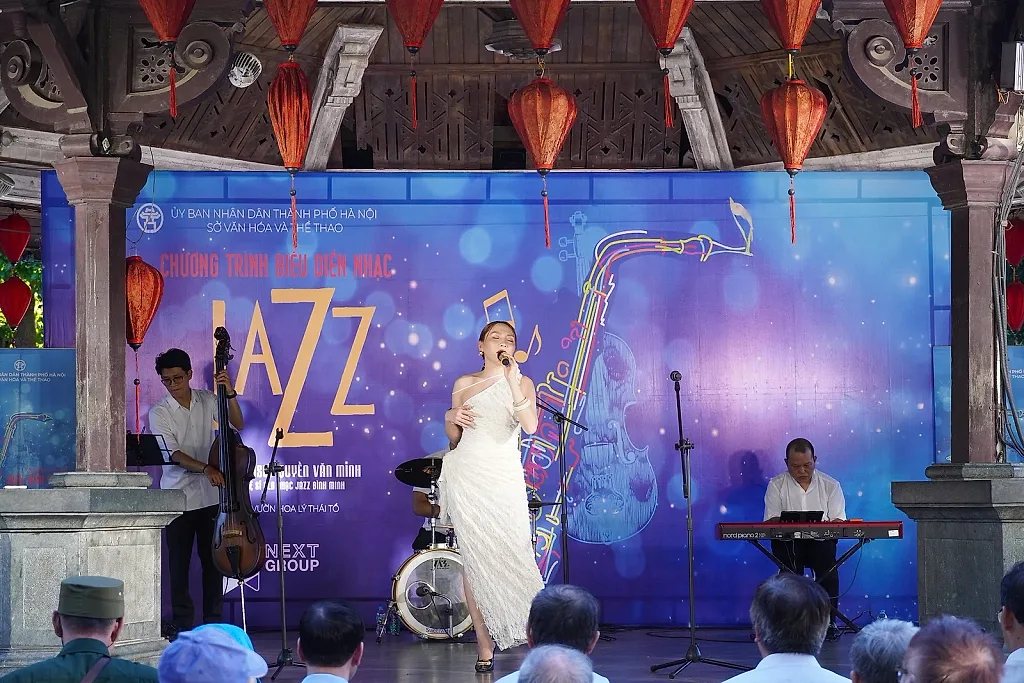 Điểm hẹn âm nhạc Nhà Bát Giác và ký ức về Hà Nội — Bình Minh Jazz Club