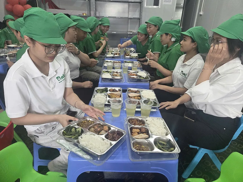 Nâng chất lượng bếp ăn tập thể: Siết từ cơ sở, kiểm soát toàn chuỗi