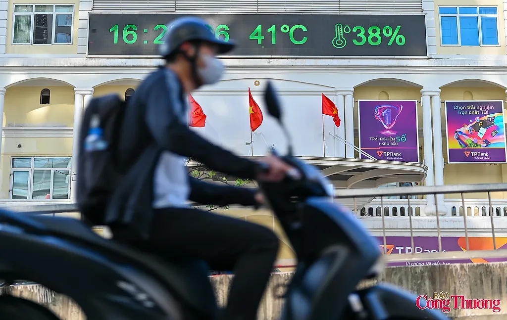 Hà Nội quay cuồng trong cái nóng 41 độ